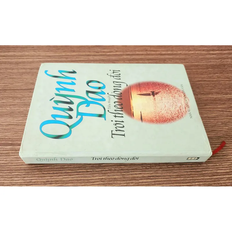 Tiểu thuyết TRÔI THEO DÒNG ĐỜI (Quỳnh Dao) - bìa cứng 468 trang 778159