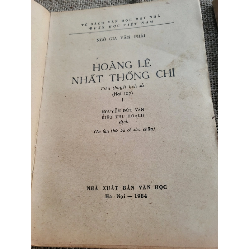 Hoàng Lê Nhất Thống Chí _ 1989 365876