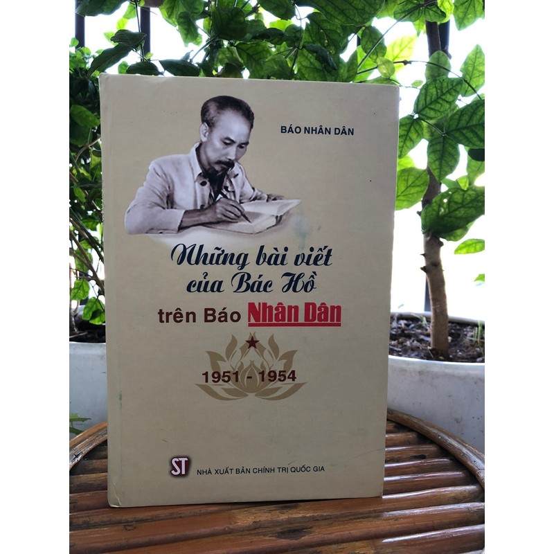 Những bài viết của Bác Hồ trên báo Nhân Dân (1951-1954) 195830