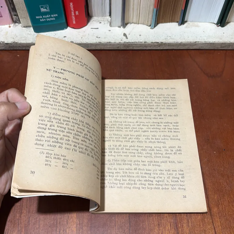 II Nữ Trang: Kiến Thức Mỹ Nghệ Nữ Trang (Kỹ Thuật Cần Hột) - Hoàng Ngọc Vượng - 1989 751389