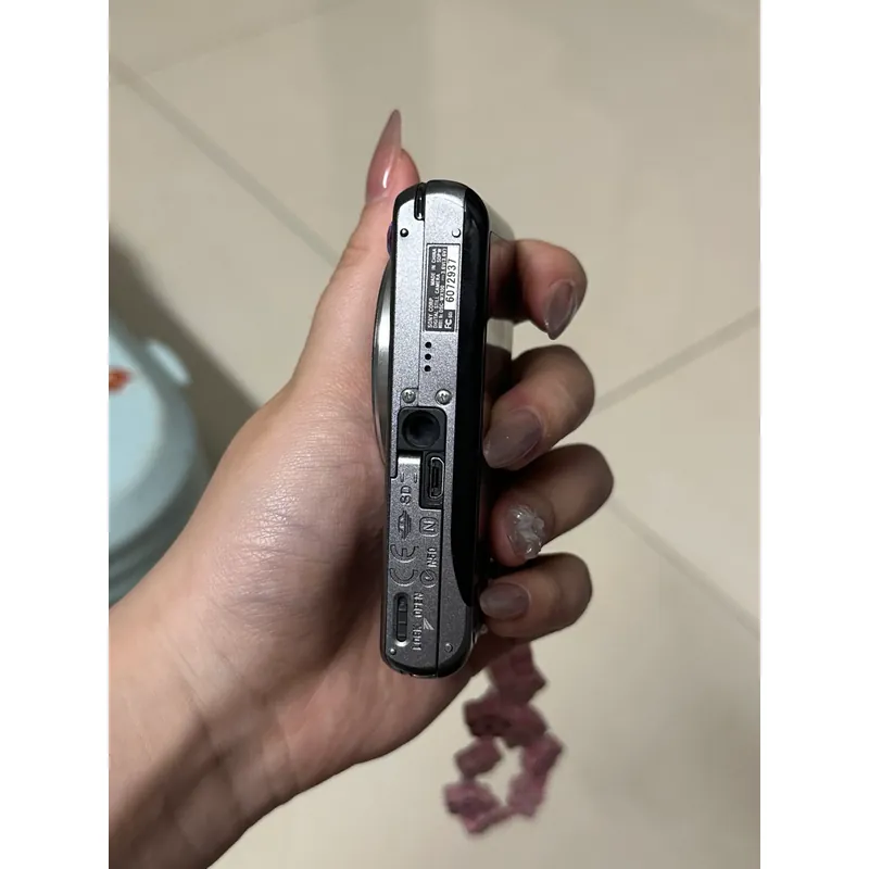 Máy ảnh compact Sony CyberShot WX100 (tặng kèm thẻ nhớ, phụ kiện) 729201