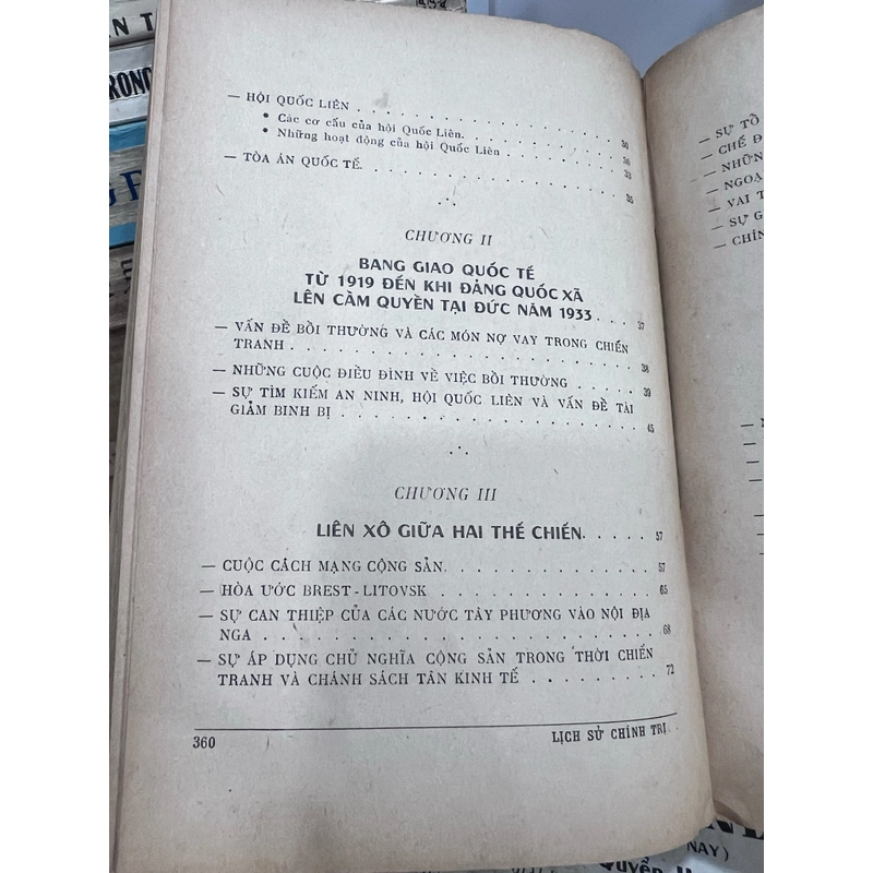 Lịch sử chính trị và bang giao quốc tế - Hoàng Ngọc Thành 366397