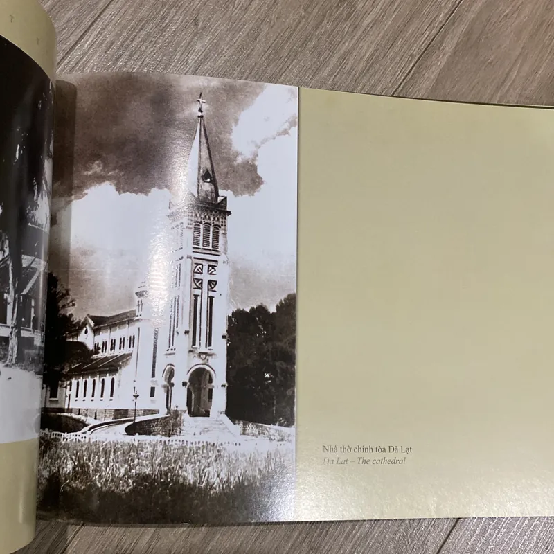 VIỆT NAM XƯA, sách ảnh, xb 2012 732991