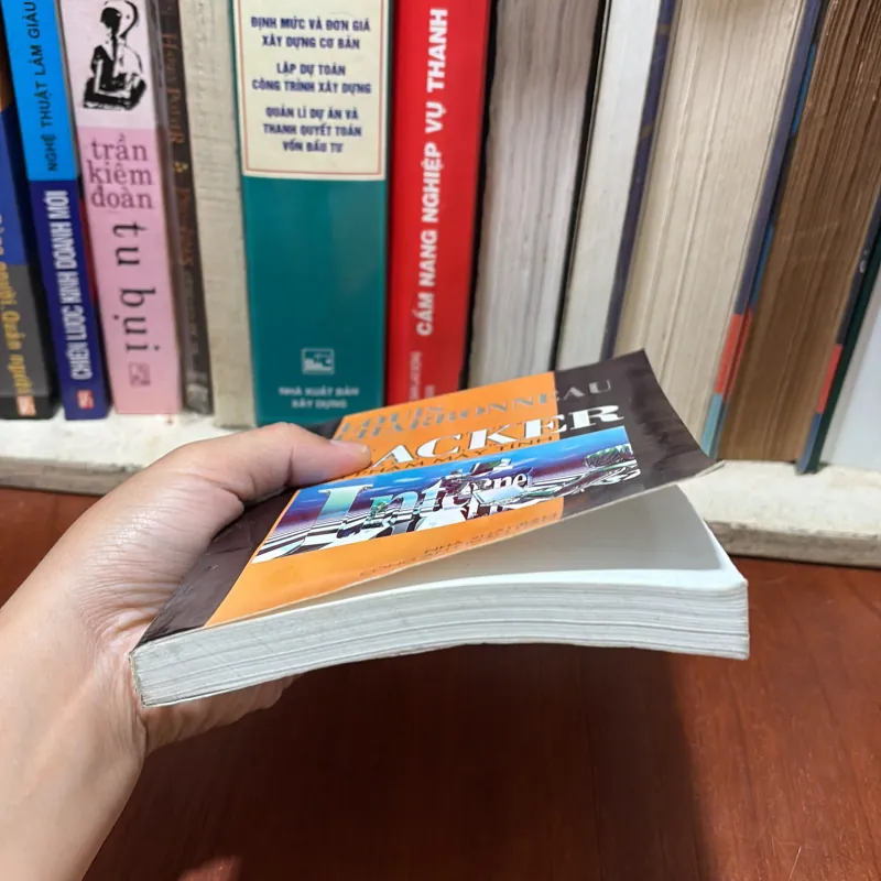 II Sách Công Nghệ: Hacker _ Tội Phạm Máy Tính - LOUIS CHARBONNEAU - 2004 778728