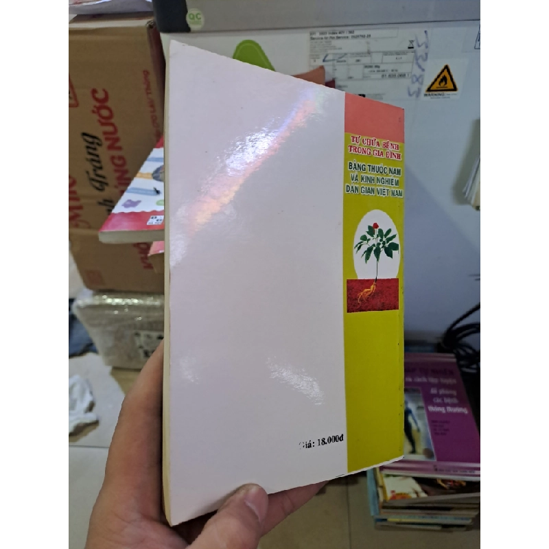Tự chữa bệnh trong gia đình bài thuốc nam và kinh nghiệm dân giân việt nam mới 90% 2004 HCM.TN2308 SỨC KHỎE - THỂ THAO 541478