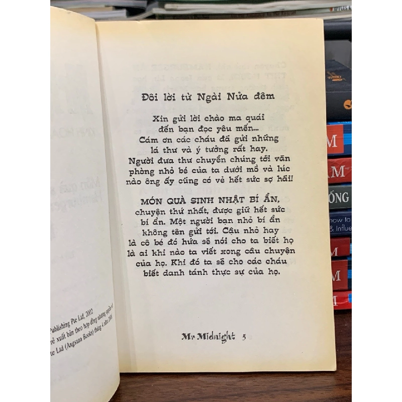 Mr Midnight: Món quà sinh nhật bí ẩn — James Lee 762137