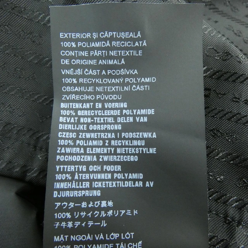 Jacket PRADA Triangle Logo 291774 S222 11FC - Hàng hiệu Authentic 817217