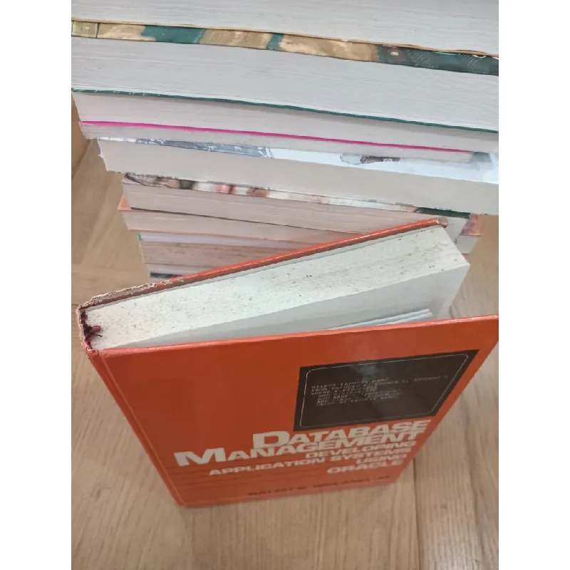 DATABASE MANAGEMENT: Developing application systems using Oracle - Ralph B. Bisland, JR 605771