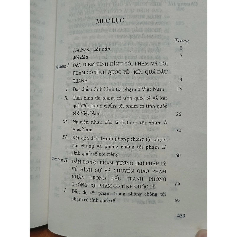 Dẫn độ tội phạm, tương trợ pháp lý về hình sự và chuyển giao phạm nhân quốc tế trong phòng chống tội phạm - PGS. TS. Nguyễn Xuân Yêm 782544