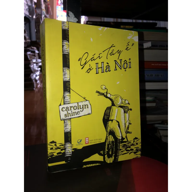 “Gái Tây ế” ở Hà Nội - Carolyn Shine  994239