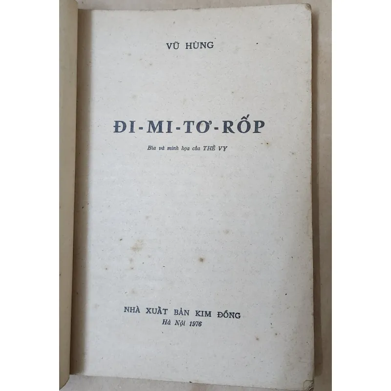 Sách của NXB Kim Đồng viết về vị lãnh tụ Georgi Dimitrov (tranh vẽ minh họa, in 1976) 707004