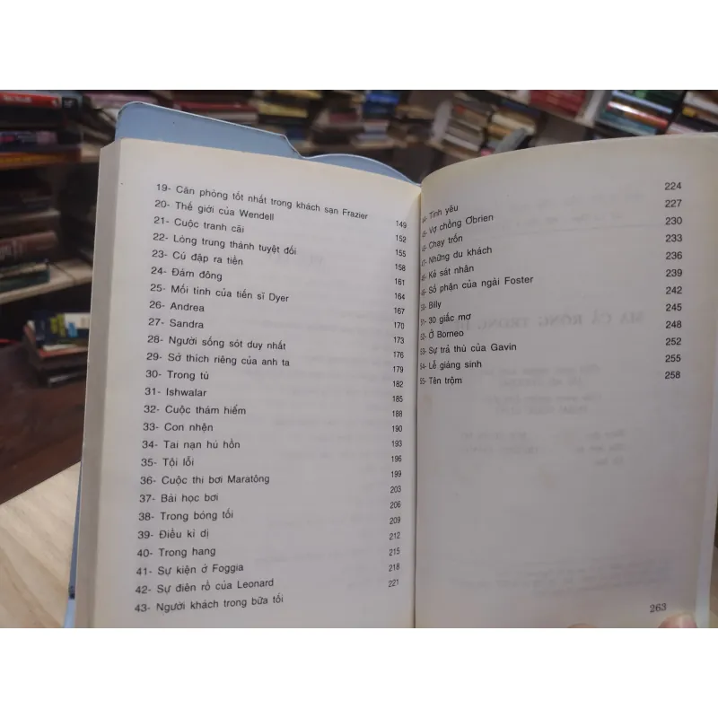 sách: Ma Cà Rồng trong đêm - Alan Riefe – Rosemary Border (A2) 573629