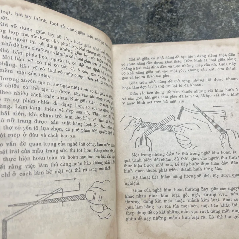 Cẩm nang dành cho người làm nghề kim hoàn Hoàng Văn Nhơn 735396