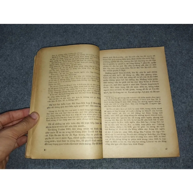 MƯỜI NGÀY RUNG CHUYỂN THẾ GIỚI 700690