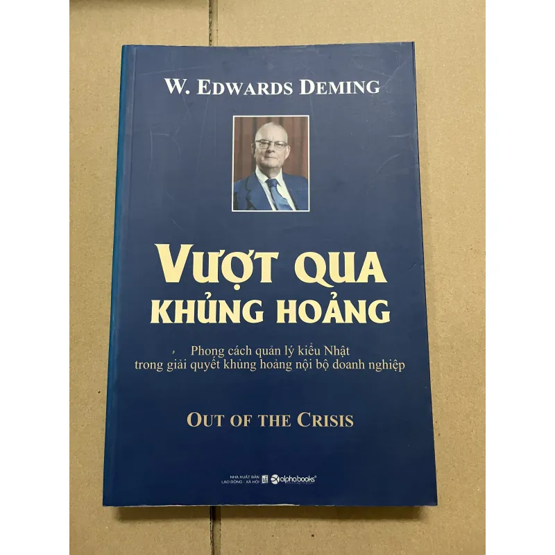 Vượt qua khủng hoảng 977064