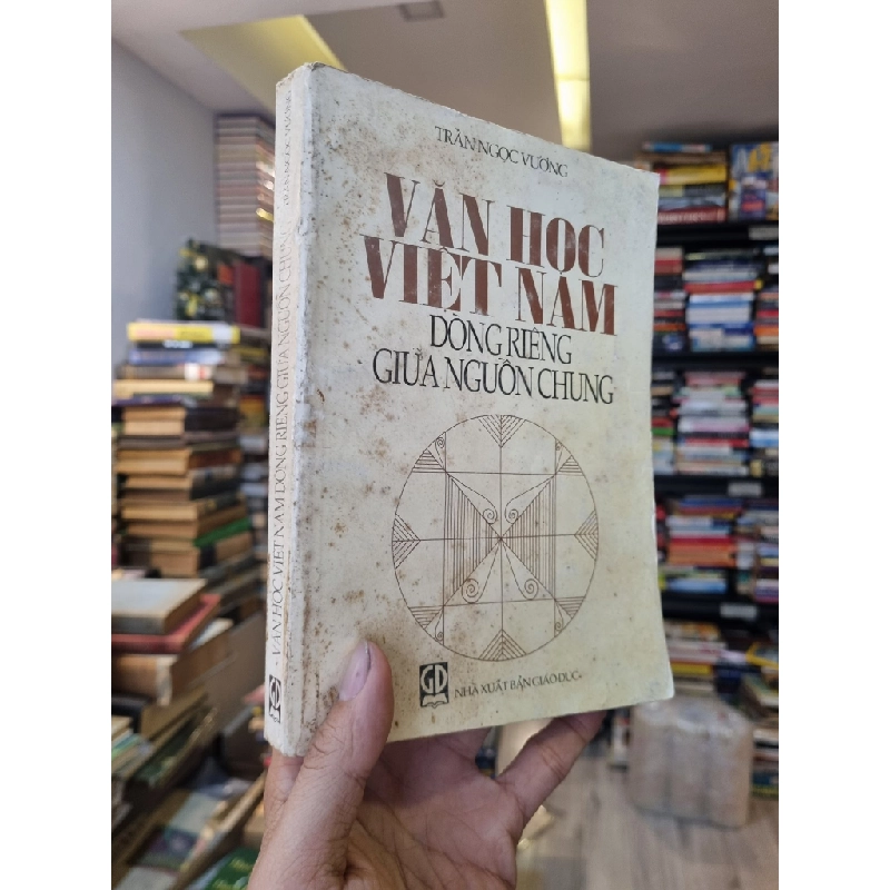 Văn Học Việt Nam : Dòng riêng giữa nguồn chung - Trần Ngọc Vương 353861