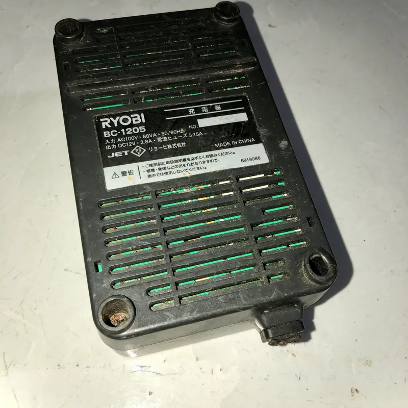 Sạc pin 12V Ryobi Nhật dành cho pin Ni-Cd 571860