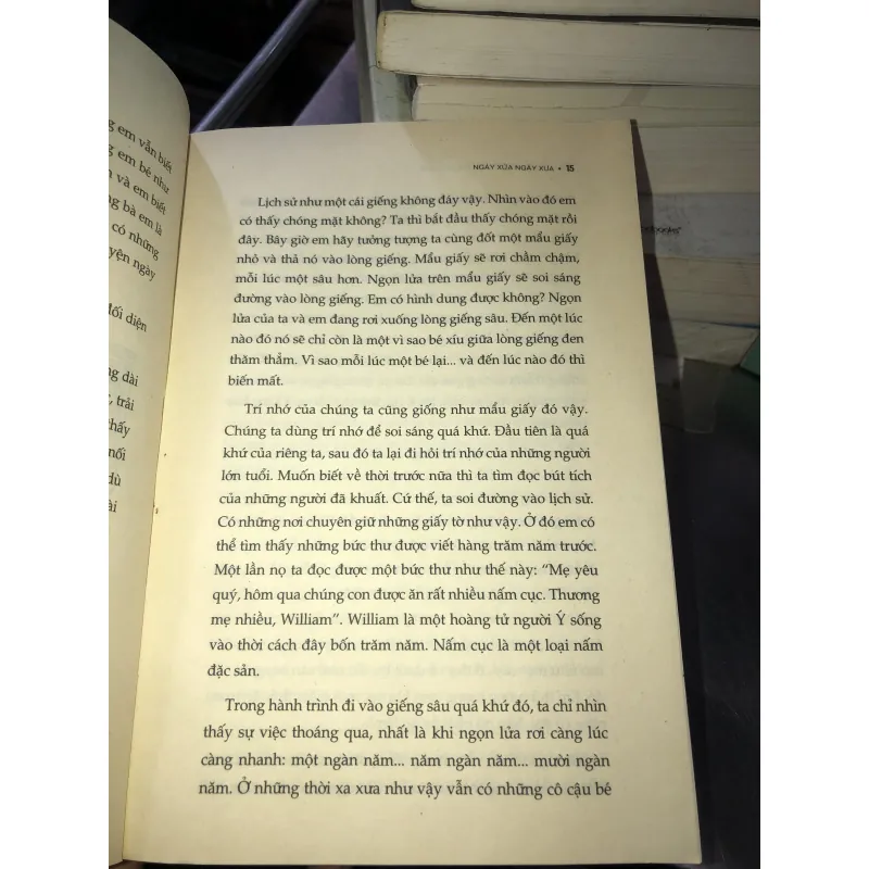 Chuyện nhỏ trong thế giới lớn - E.H.Gombrich 995110