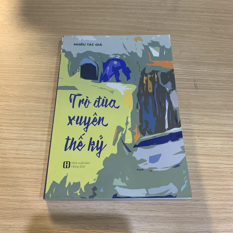 Trò đùa xuyên thế kỷ - Nhiều tác giả - NXB Hồng Đức 716850