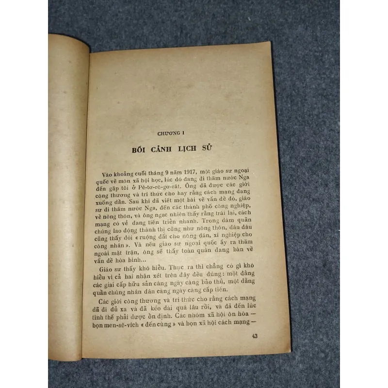 MƯỜI NGÀY RUNG CHUYỂN THẾ GIỚI 700690