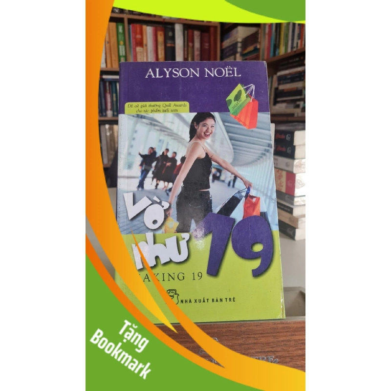 (TẶNG BOOKMARK) Vờ như 19 - Alyson Noel Sách văn học RBK0302 956377