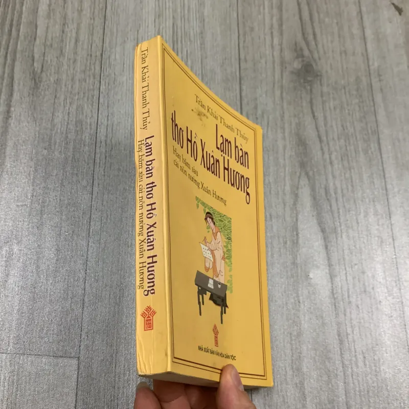 Lạm bàn thơ hồ xuân hương. Có chữ ký tác giả. 2a3 989620