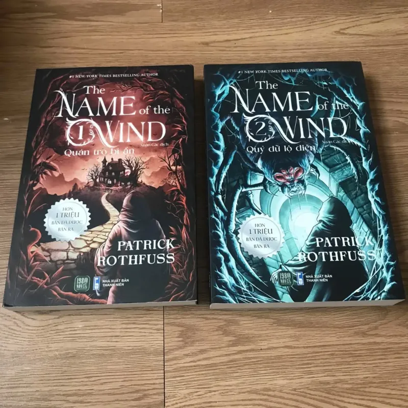 The Name of the Wind (Tên Của Gió) - Patrick Rothfuss (2 cuốn) 932503