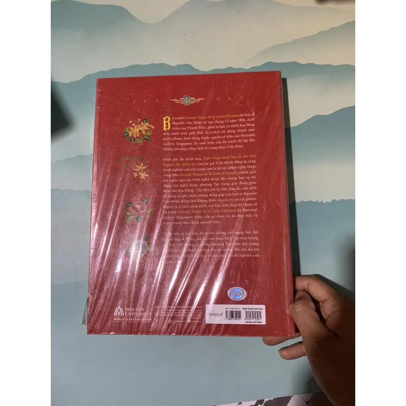 Nghệ thuật minh hoạ áo mũ thời nguyễn đầu thế kỷ XX 1013417