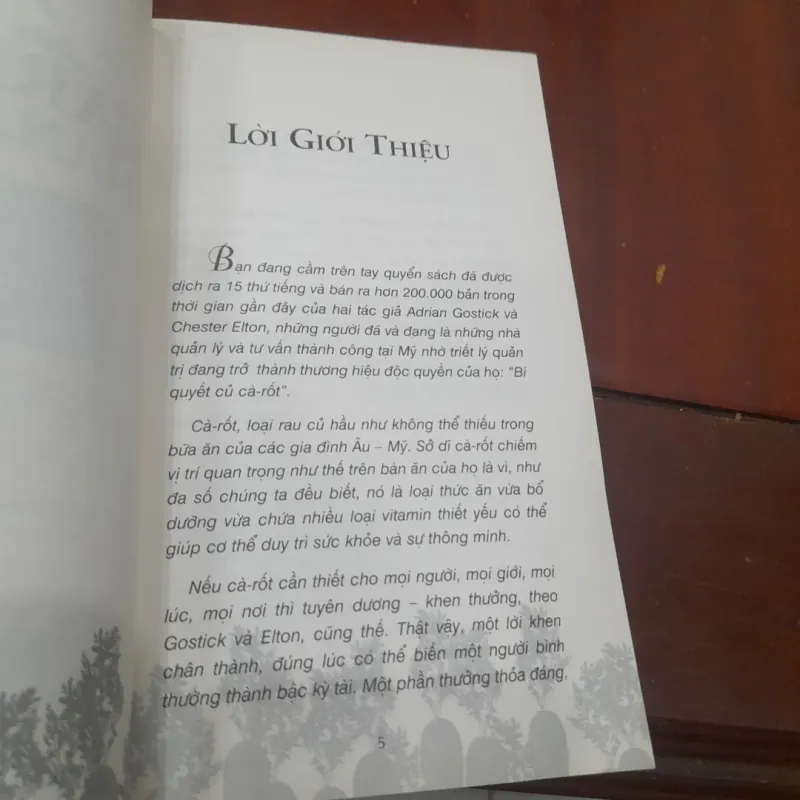 Adrian Gostick & Chester Elton - CÂU CHUYỆN QUẢN LÝ CÀ RỐT và nghệ thuật khen thưởng 994967