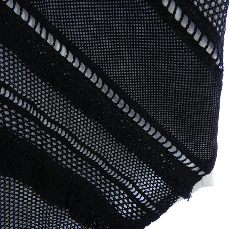 Bề mặt hỗ trợ - Váy hàng hiệu Authentic 813392