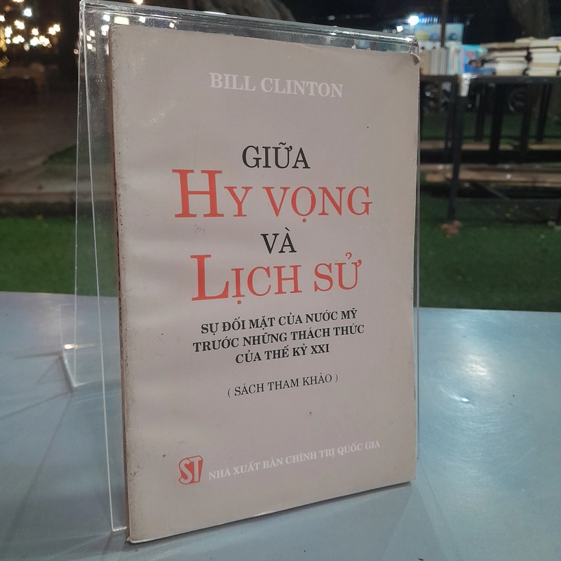 GIỮA HY VỌNG VÀ LỊCH SỬ - BILL CLINTON 463153