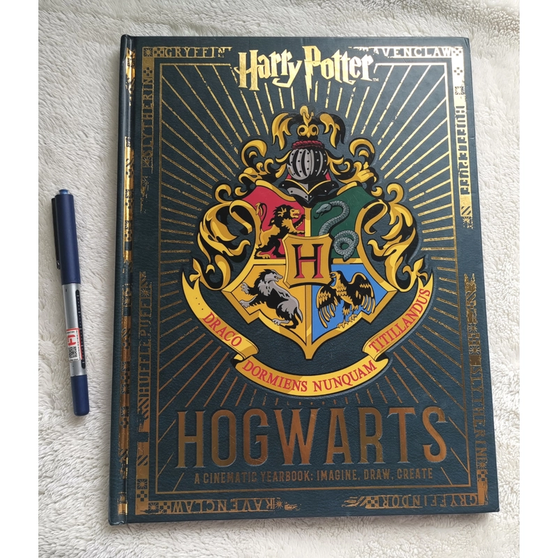 HOGWARTS 
A CINEMATIC YEARBOOK : IMAGINE ,DRAW ,CREATE  383794