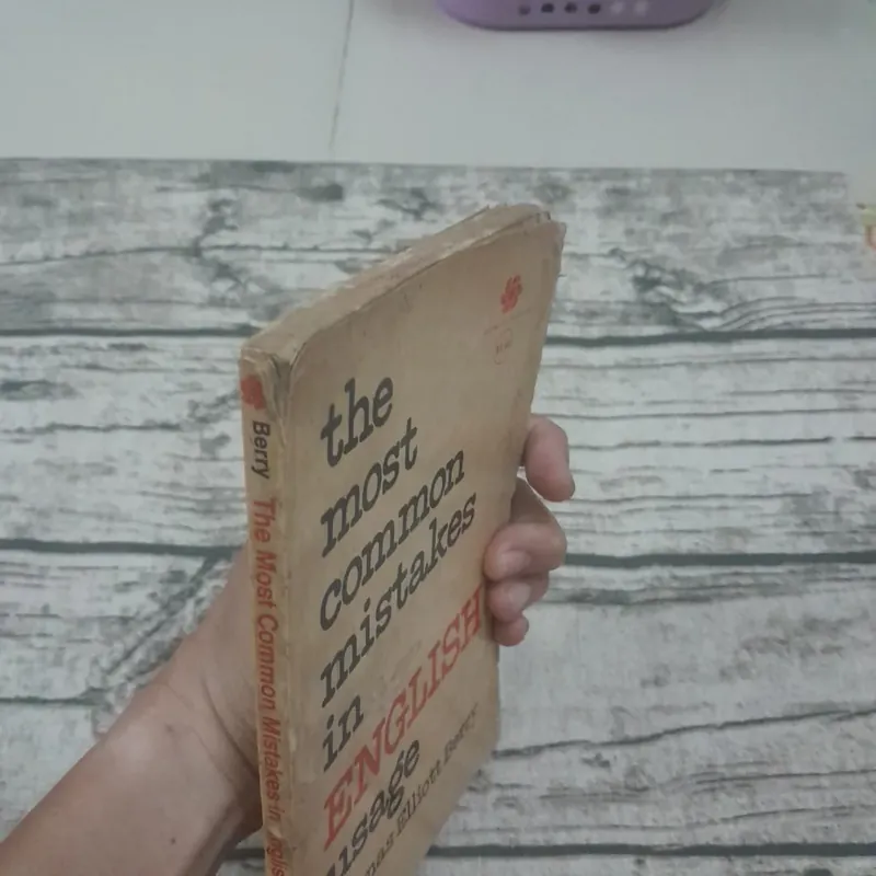 The most common mistakes in English usage. Thomas Elliot Berry 598778