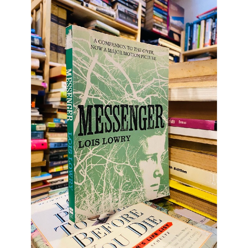 MESSENGER - LOIS LOWRY 122355