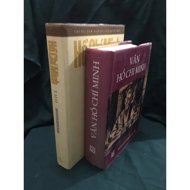 Bộ hai cuốn thơ-văn của Hồ Chí Minh 960682