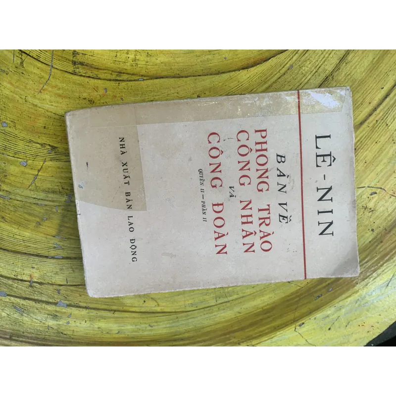 BÀN VỀ PHONG TRÀO CÔNG NHÂN VÀ CÔNG ĐOÀN - V. LÊNIN 746720
