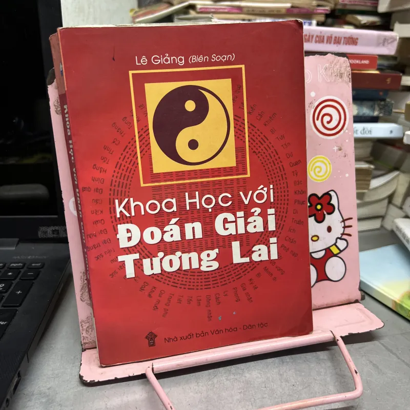 KHOA HỌC VỚI ĐOÁN GIẢI TƯƠNG LAI của Lê Giảng. 977479