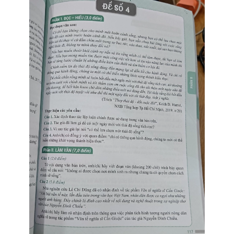 Pen book: Luyện đề thi tốt nghiệp THPT môn Ngữ Văn - cập nhật theo xu hướng mới nhất của kỳ thi năm 2022 - Vương Thúy Hằng 551413