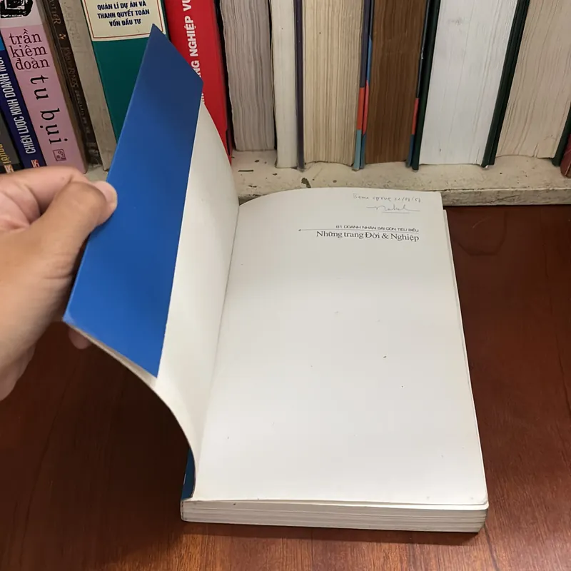 II Tựa sách: Những Trang Đời Và Nghiệp _ 81 Doanh Nhân Tiêu Biểu 2005 - 2006 607586