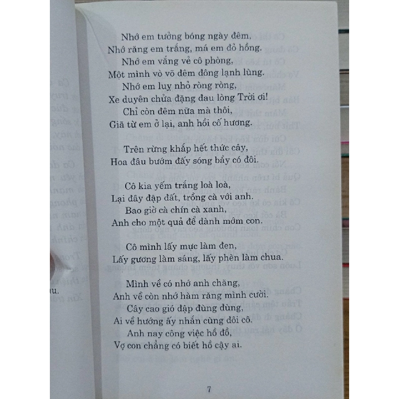 Ca dao Việt Nam về tình yêu đôi lứa - Lan Hương (tuyển chọn) 732076