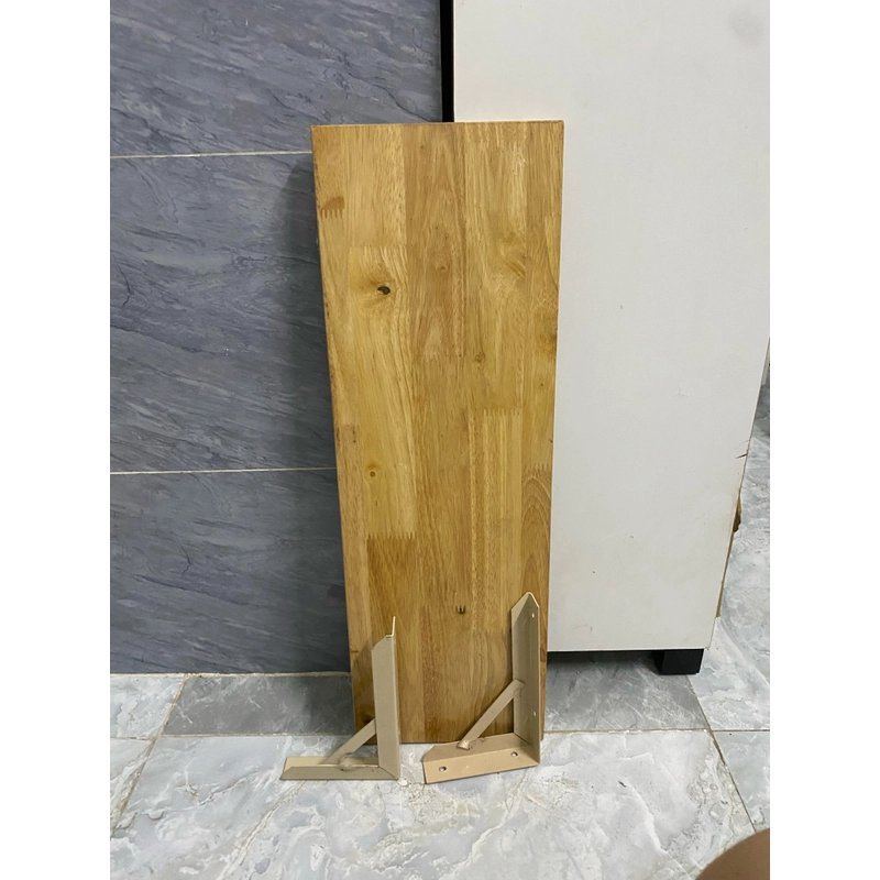 Ván gỗ + ke góc bắt trên tường 503000