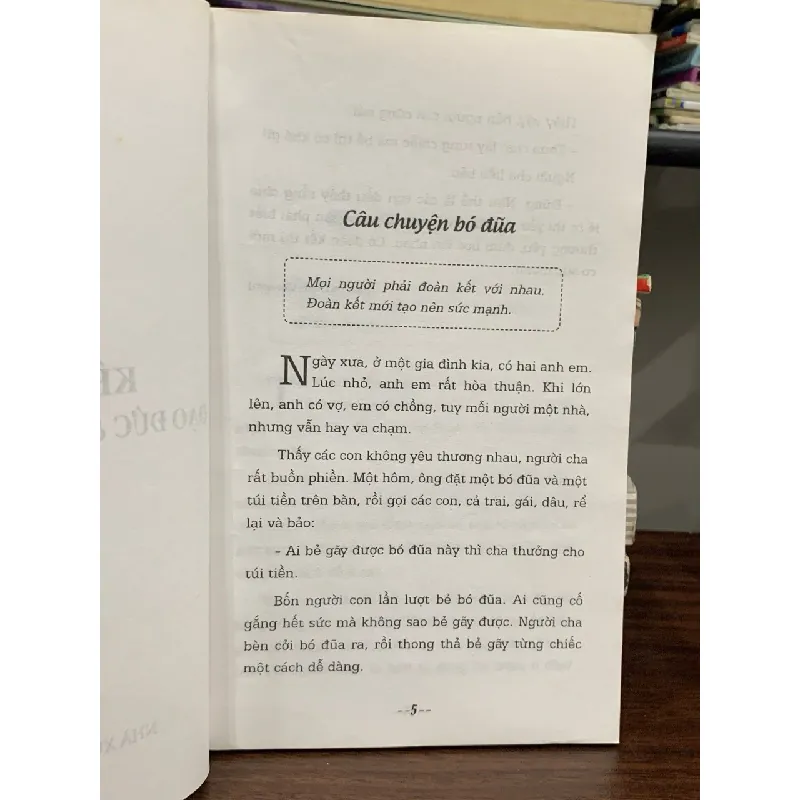 Kể chuyện đạo đức và nhân cách làm người- Hoàng Giang 604274