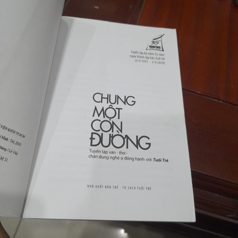 CHUNG MỘT CON ĐƯỜNG, tuyển tập văn - thơ - chân dung nghệ sĩ đồng hành với Tuổi trẻ 335698