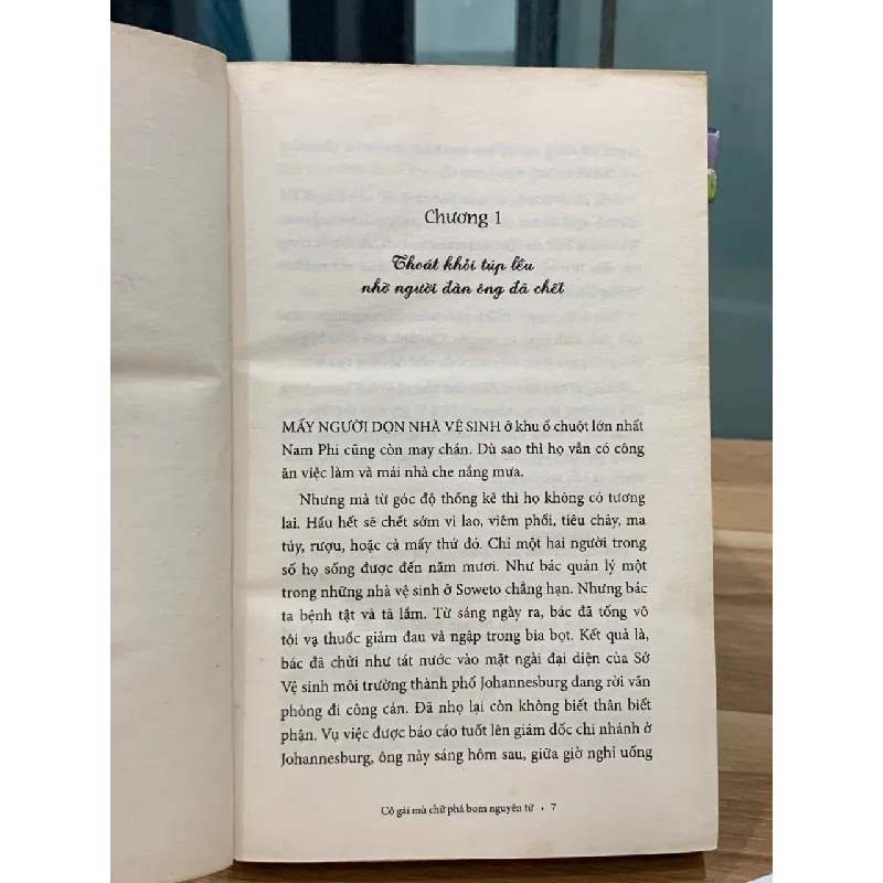 Cô gái mù chữ phá bom nguyên tử – Jonas Jonasson 576144