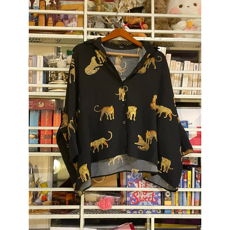 Áo đen blouse hình con hổ, Size M/L, Vonda 529800