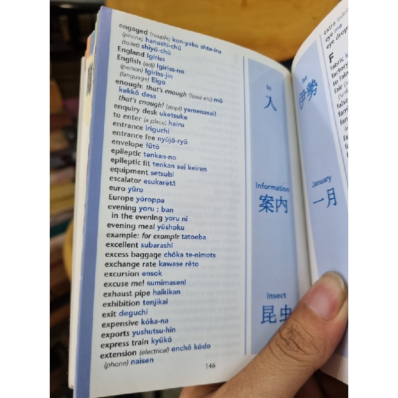 JAPANESE PHRASE BOOK & DICTIONARY : PLUS PHOTOGUIDES TO SIGNS & FOOD 137772