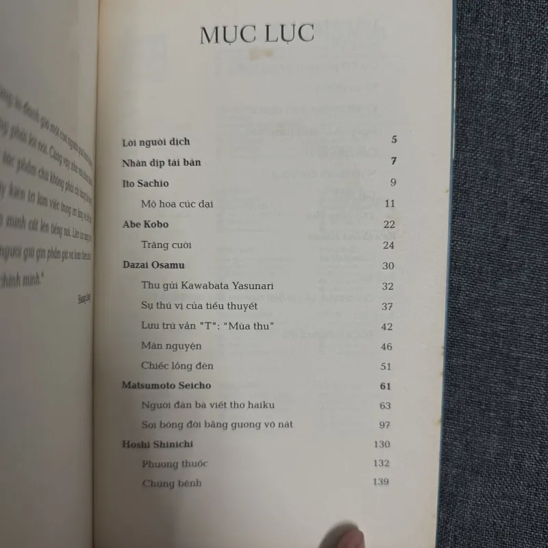 Trăng cười: Tuyển tập truyện ngắn hiện đại Nhật Bản - Hoàng Long tuyển dịch 748500