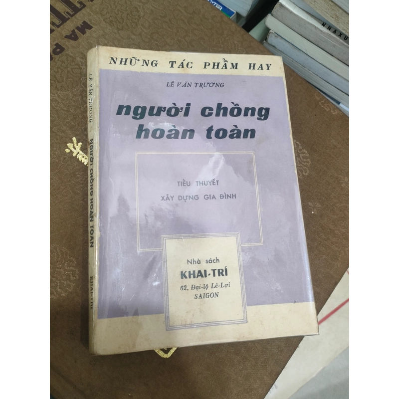 Người chồng hoàn toan
-  Lê Văn Trương
 277366