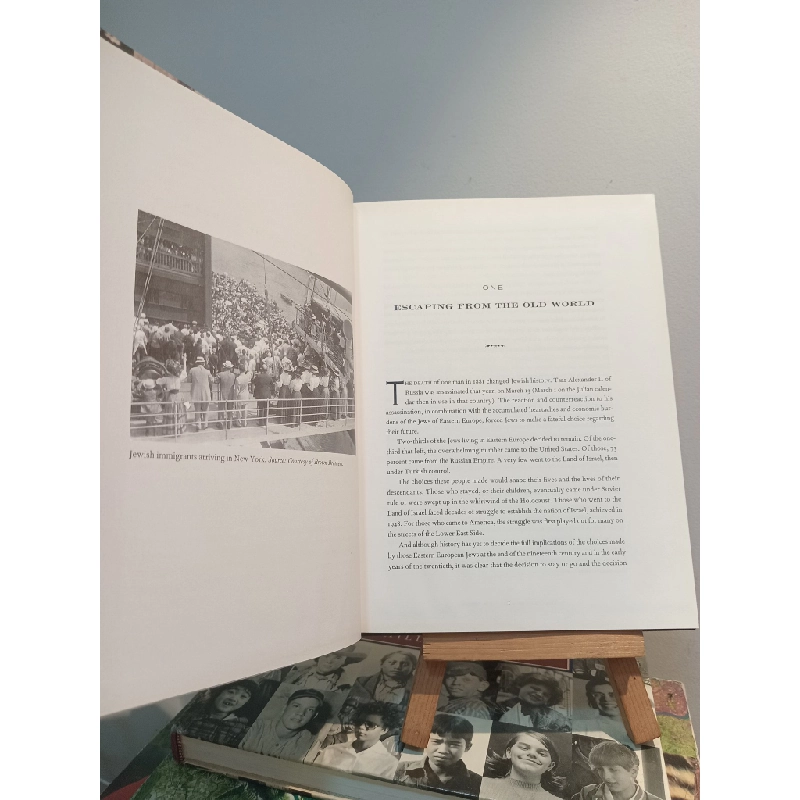 At The Edge of Dream: The Story of Jewish Immigrants on New York's Lower East Side 1880-1920 - Lawrence J. Epstein 453720