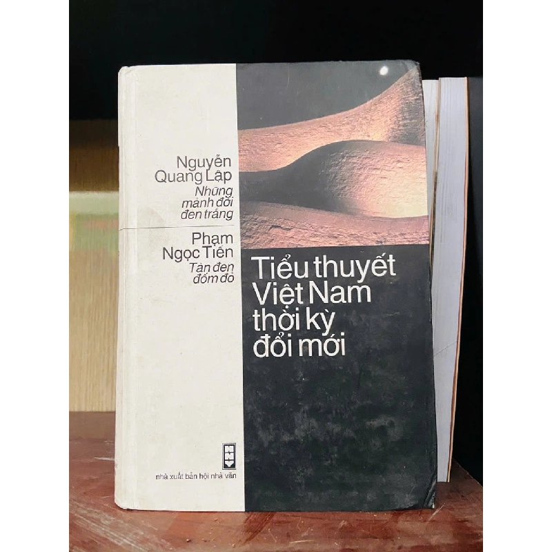 Nguyễn Quang Lập: Những mảnh đời đen trắng ; Phạm Ngọc Tiến: Tàn đen đốm đỏ 928971